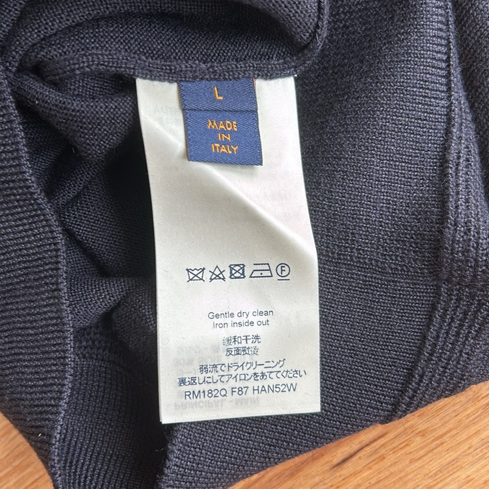 Louis Vuitton ready to wear navy men’s sweater with leather patches NWT L - Picture 9 of 10